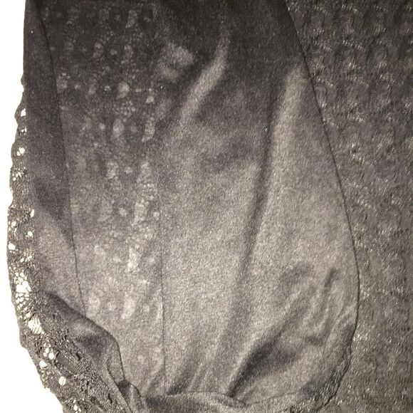 Black Textured and Layered Infinity Scarf - Picture 3 of 6
